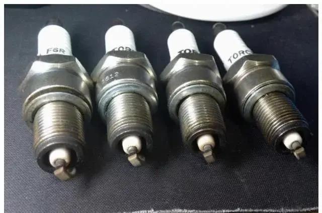車子出現(xiàn)這3種征兆，是在提醒該換火花塞了-第1張圖片-鄭州市冠恒貿(mào)易有限公司【官方網(wǎng)站】-車用潤滑油服務(wù)專家